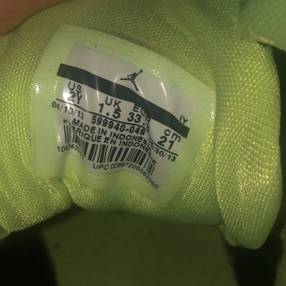 Girls Neon Jordan’s - Picture 3 of 4